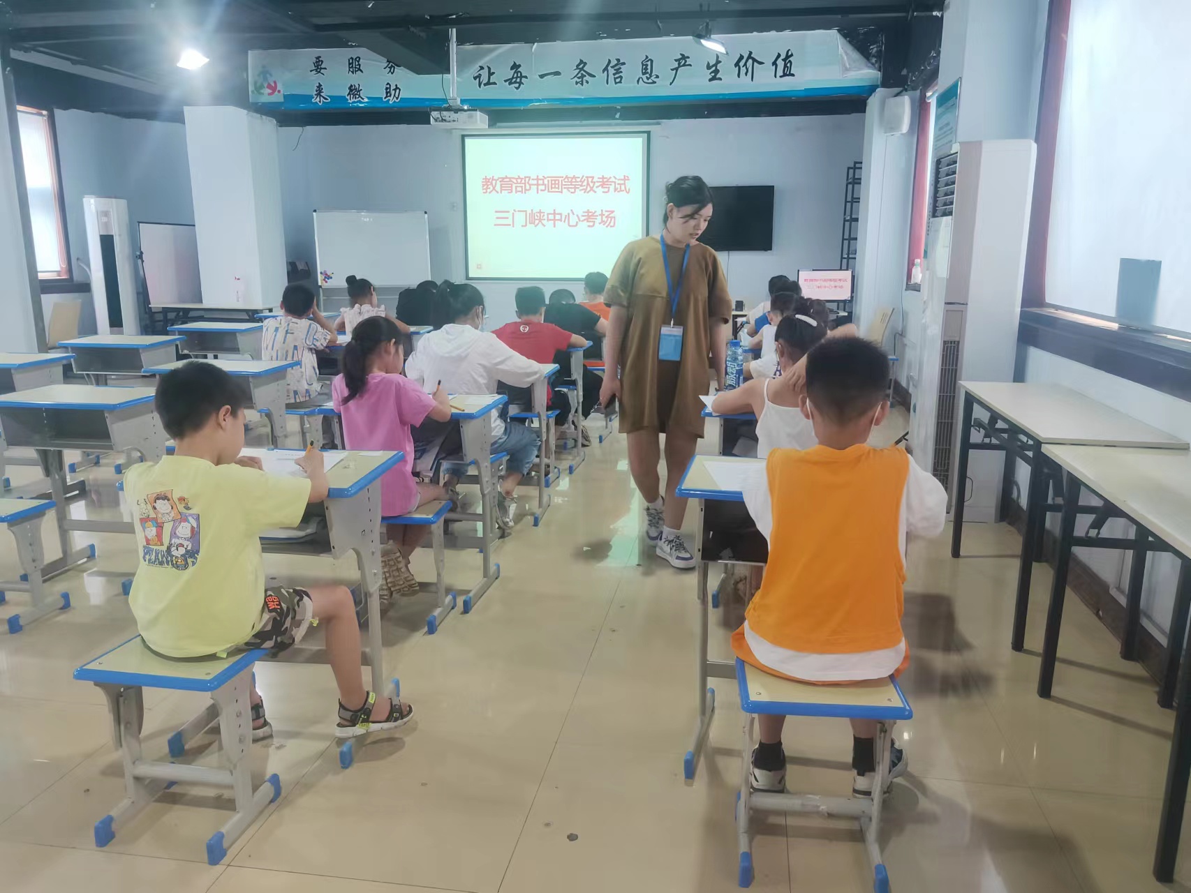 2022年上半年教育部书画等级考试顺利进行！